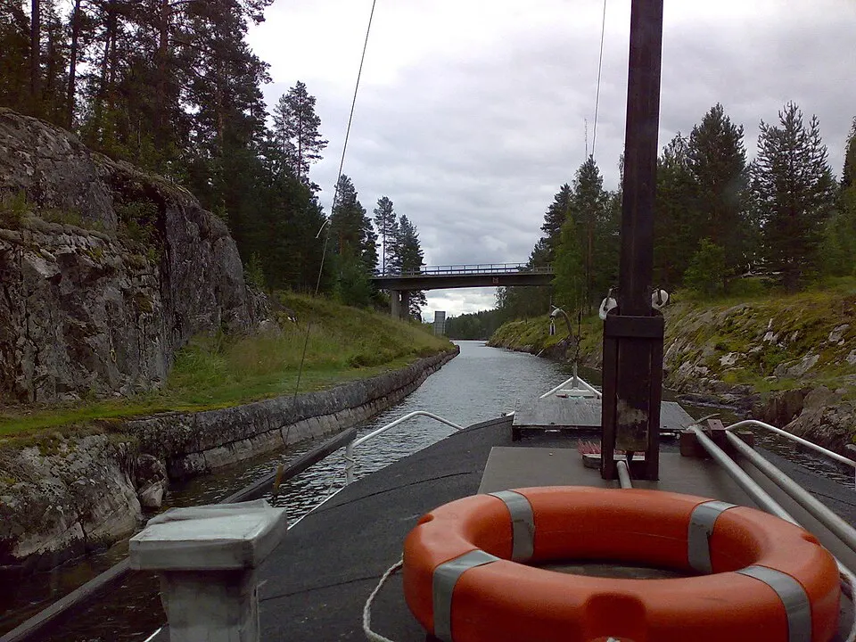 Varkaantaipale open canal.jpg